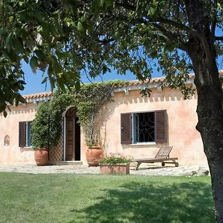 Sleeps 6 Pool Air Con Wifi Palau